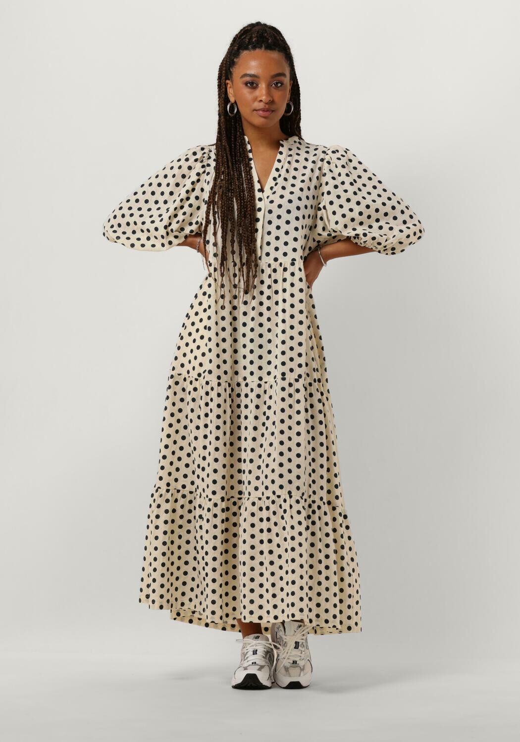 Kleid mit punkten beige Clearance